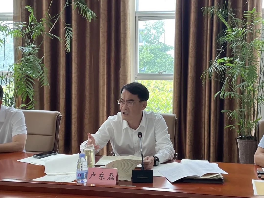 經開區(qū)工委管委在潔晶開展生物化工園區(qū)化工企業(yè)安全生產交流座談會